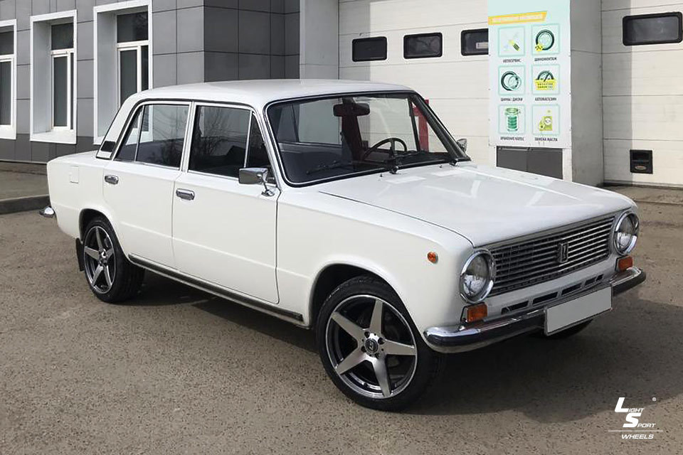 ВАЗ 2101 на дисках LS 360 - фотогалерея