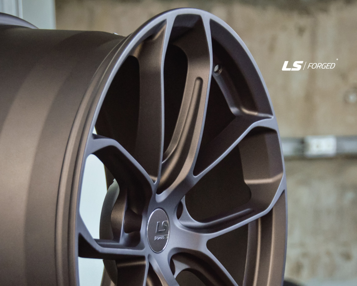 Кованые диски на дисках LS FG26 - фото 6