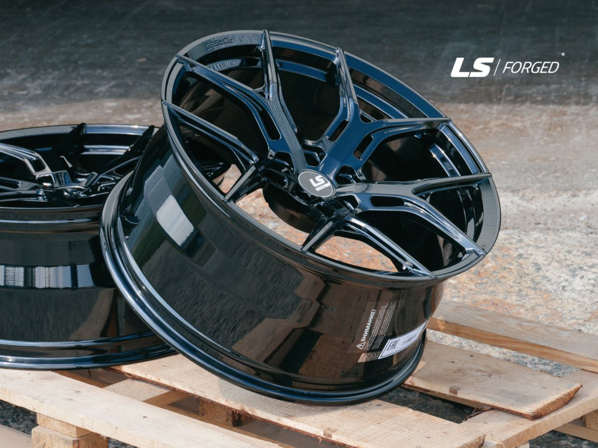 Кованые диски на дисках LS FG14 - фото 1