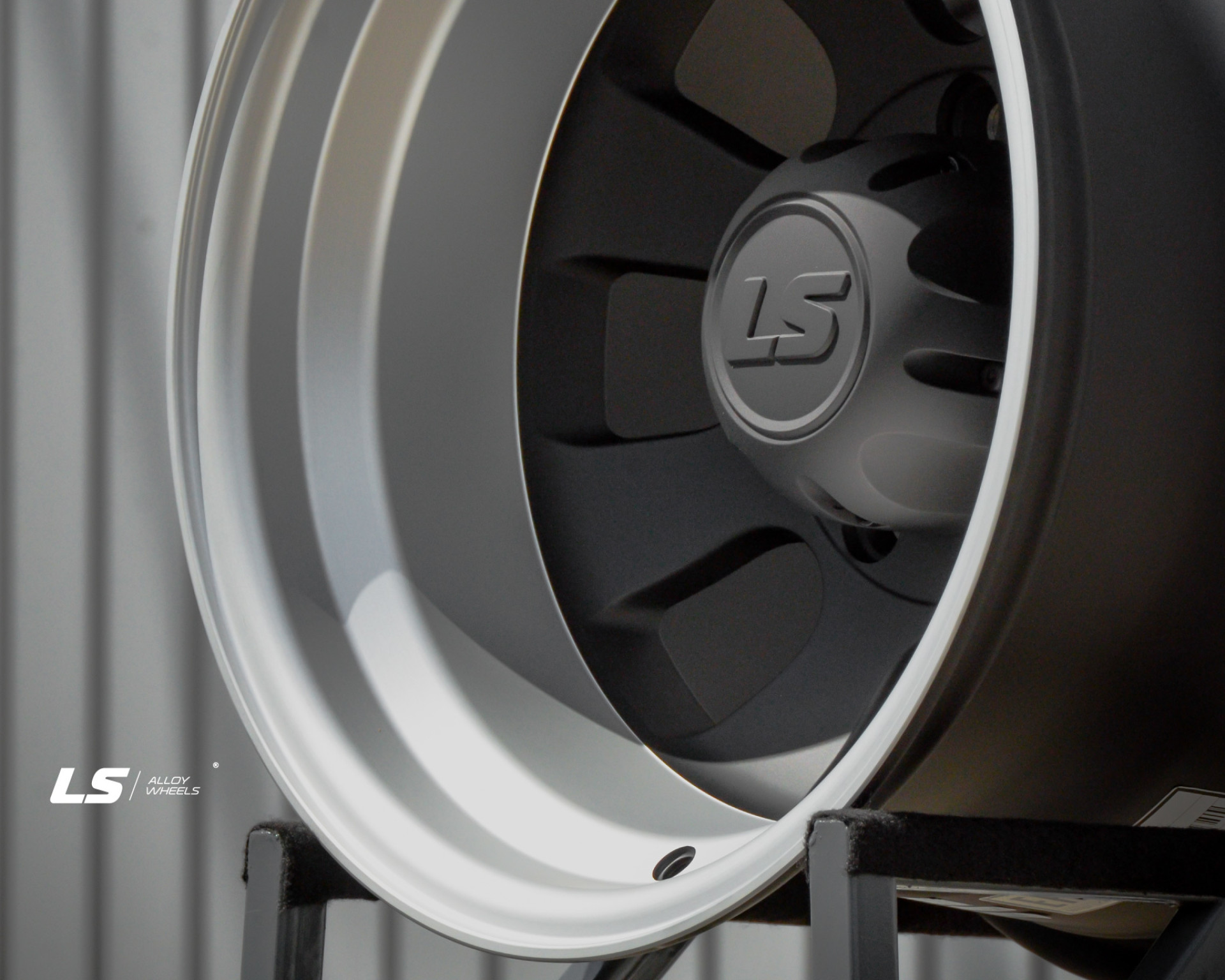 Литые диски на дисках LS 889 - фото 1