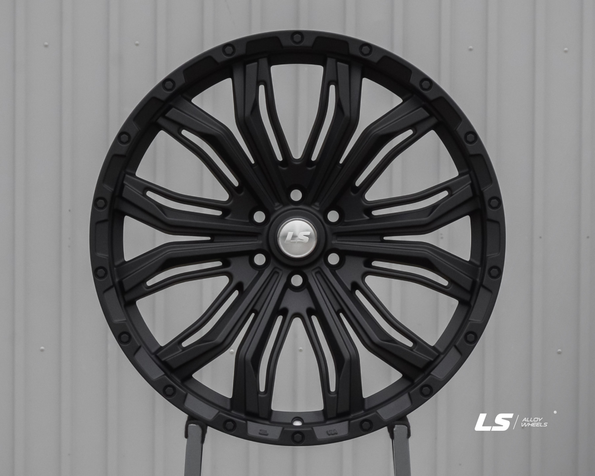 Литые диски на дисках LS 1376 - фото 1